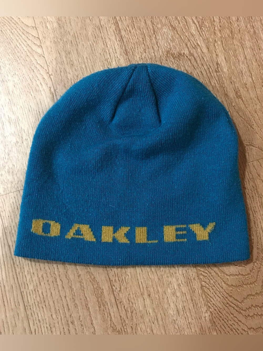 Vintage Oakley blue beanie hat with yellow logo